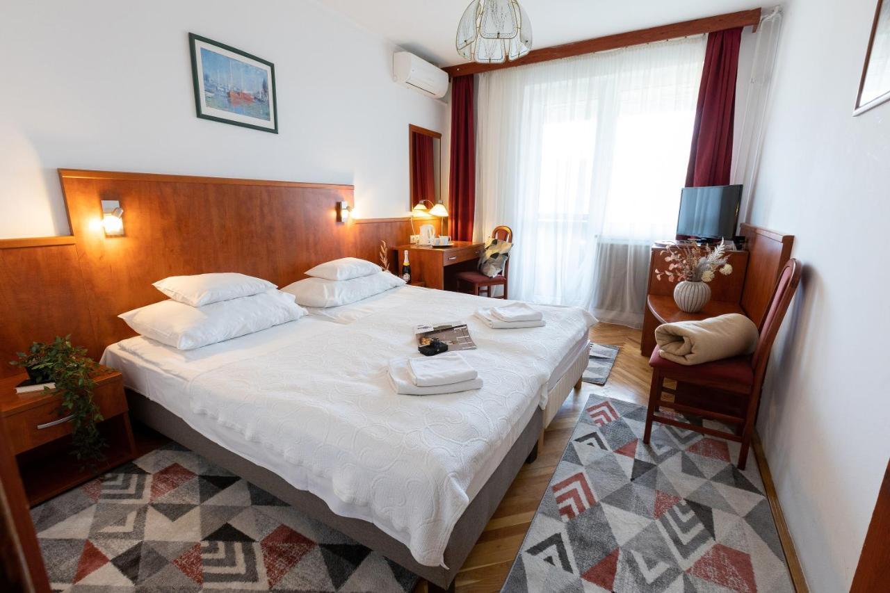 Helios Hotel Apartments Budapest Luaran gambar